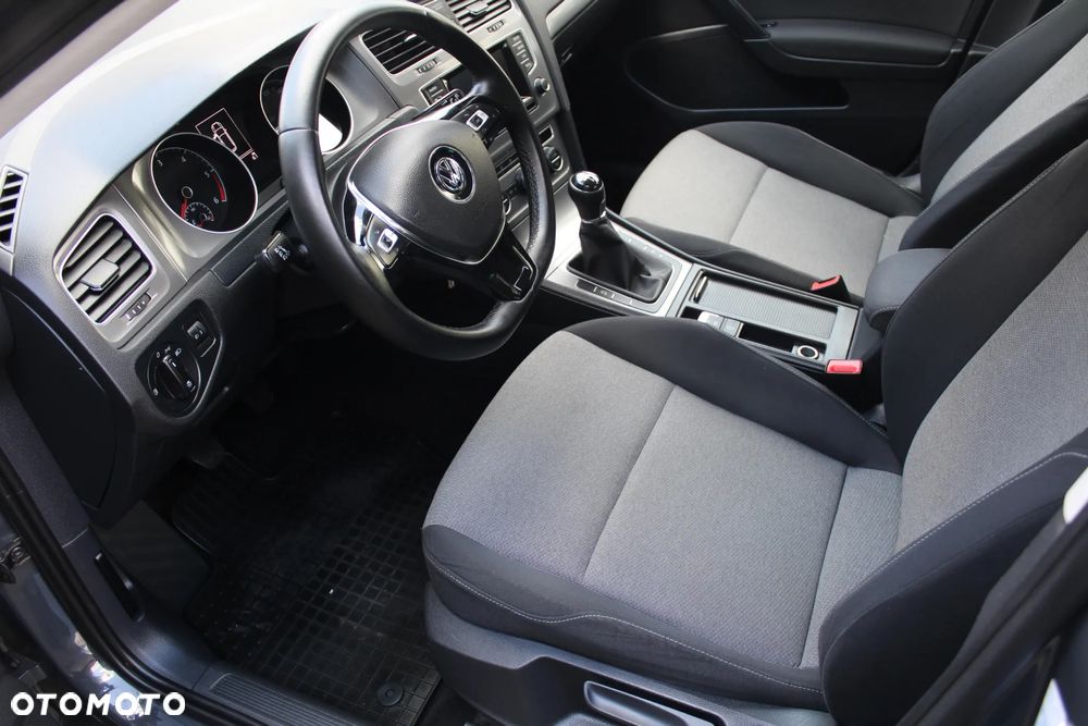 Volkswagen Golf - 8