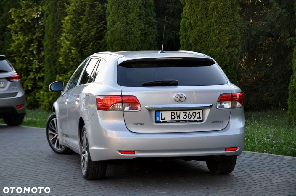 Toyota Avensis - 15
