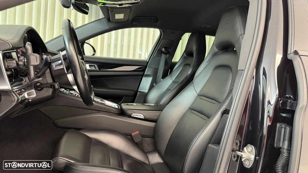 Porsche Panamera Sport Turismo 4 E-Hybrid 10 Years Edition - 10