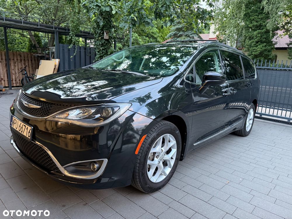 Chrysler Pacifica - 3