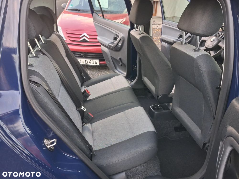 Skoda Fabia 1.2 HTP Active - 9