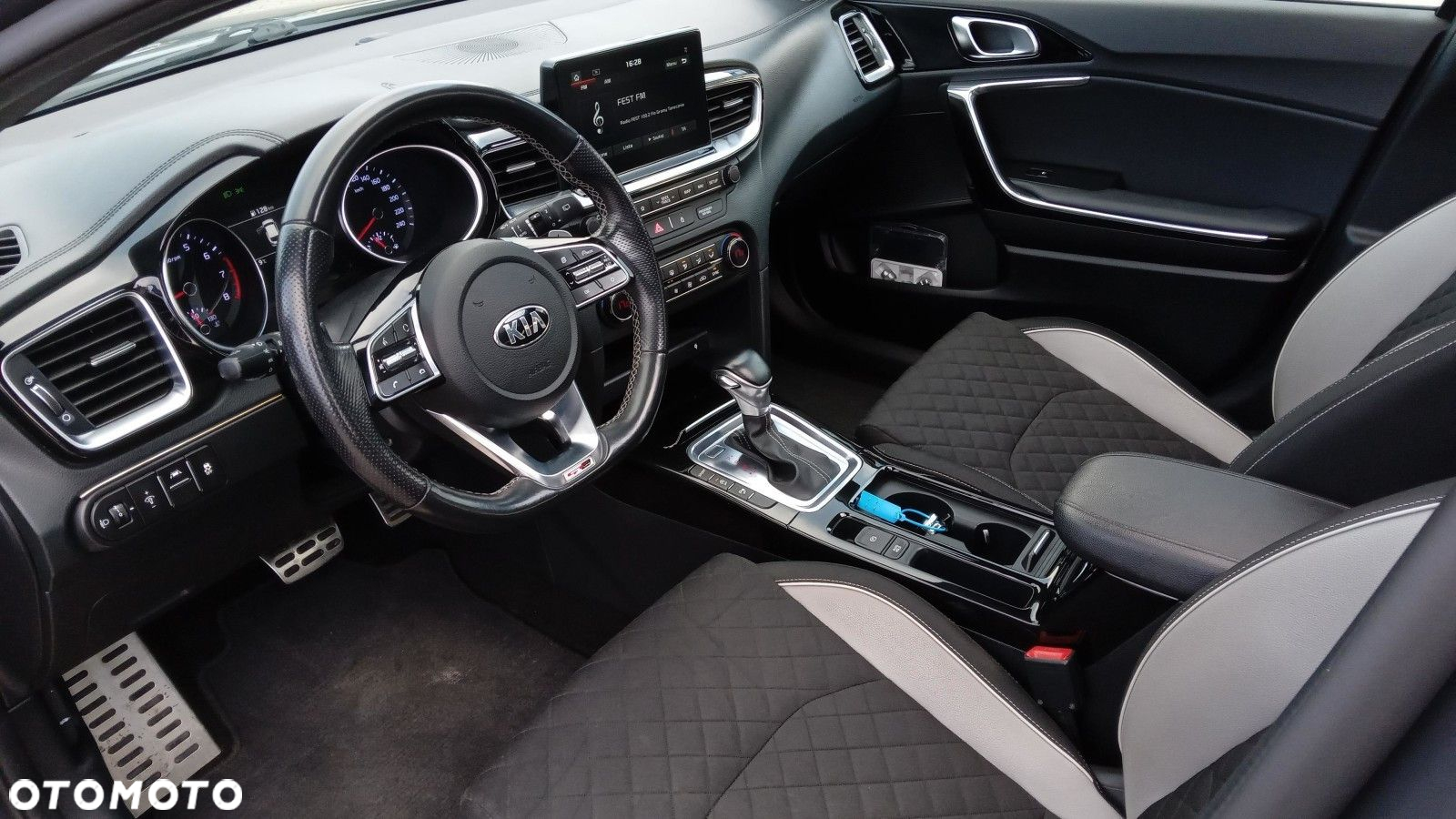 Kia ProCeed - 13