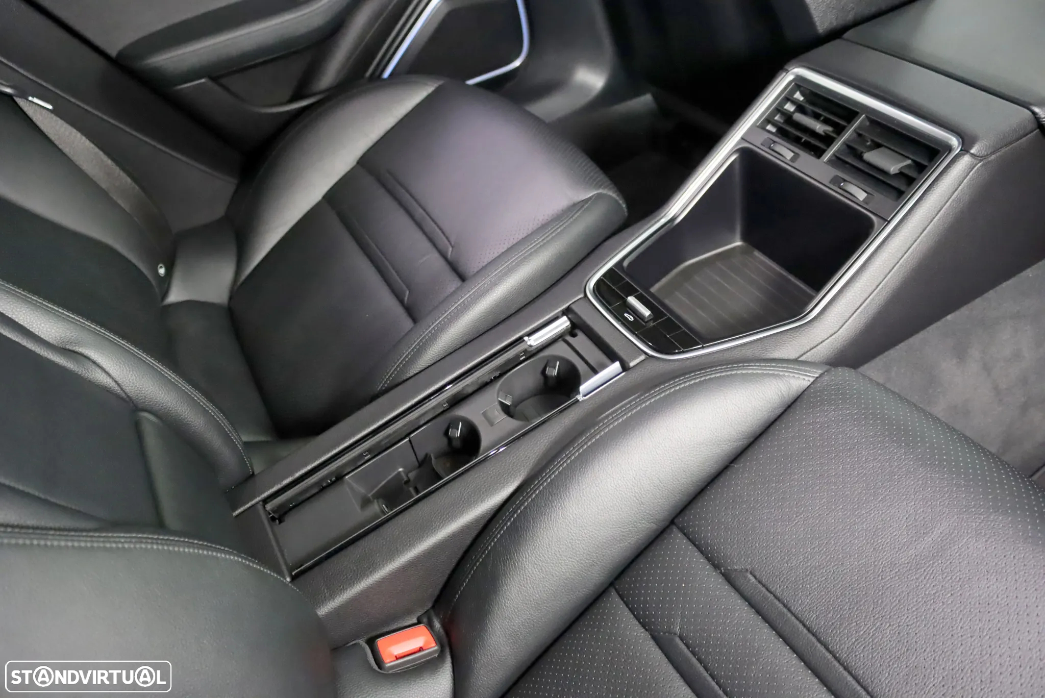 Porsche Panamera 4 E-Hybrid - 31