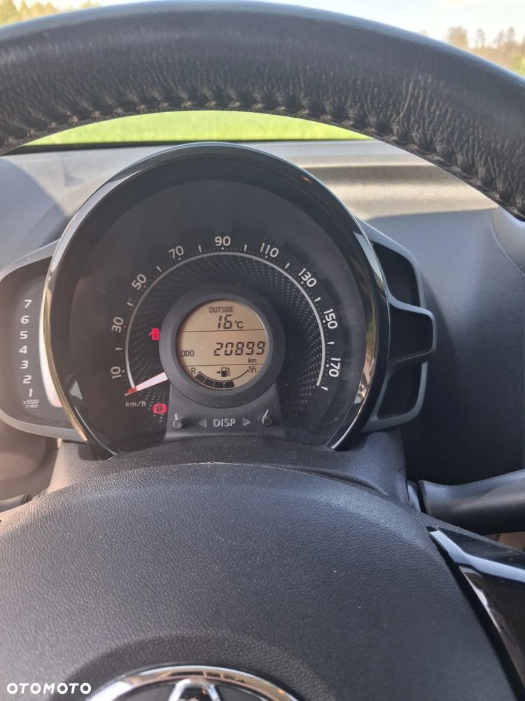 Toyota Aygo x-play - 3