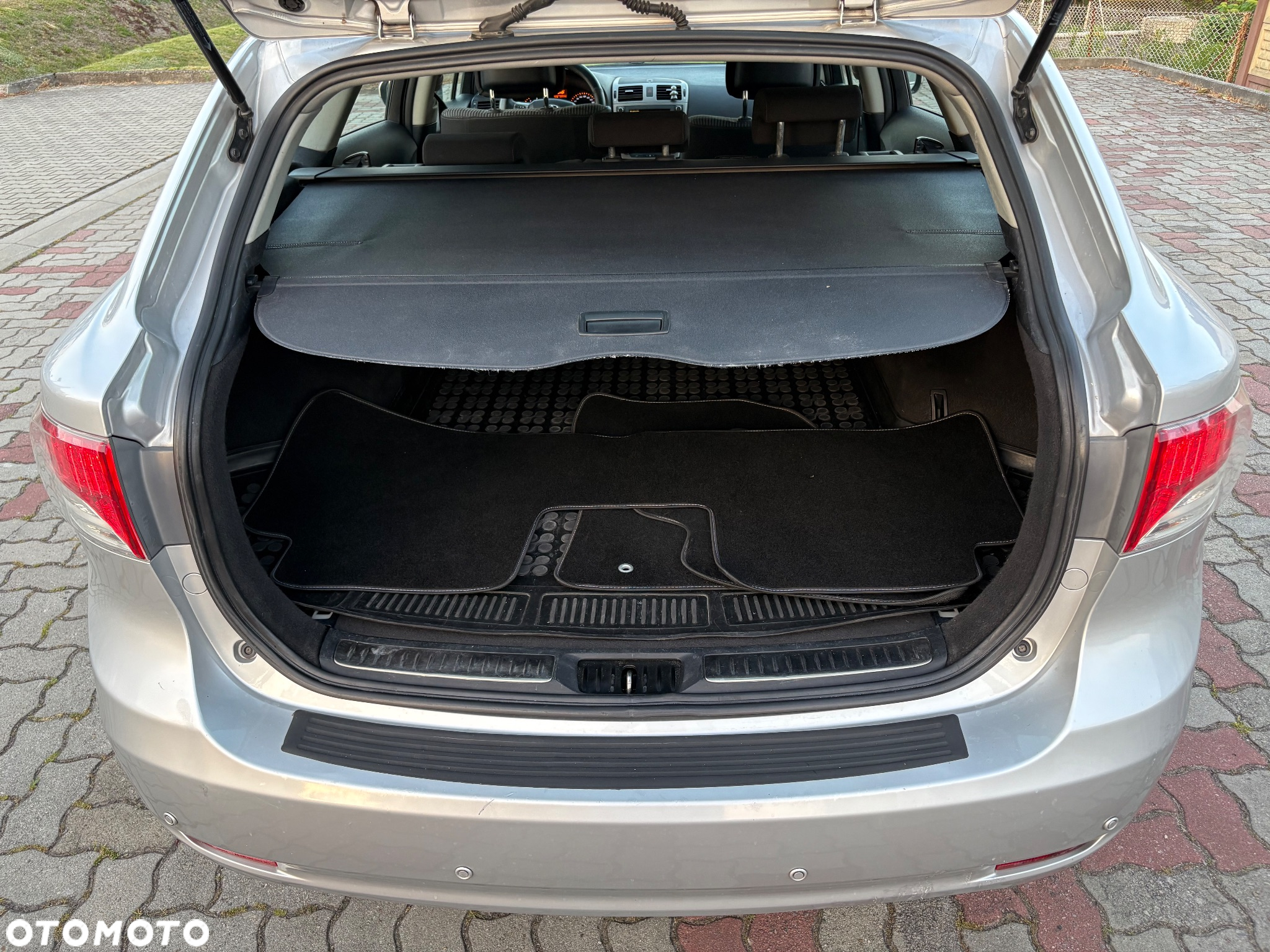 Toyota Avensis 2.0 D-4D Premium - 9