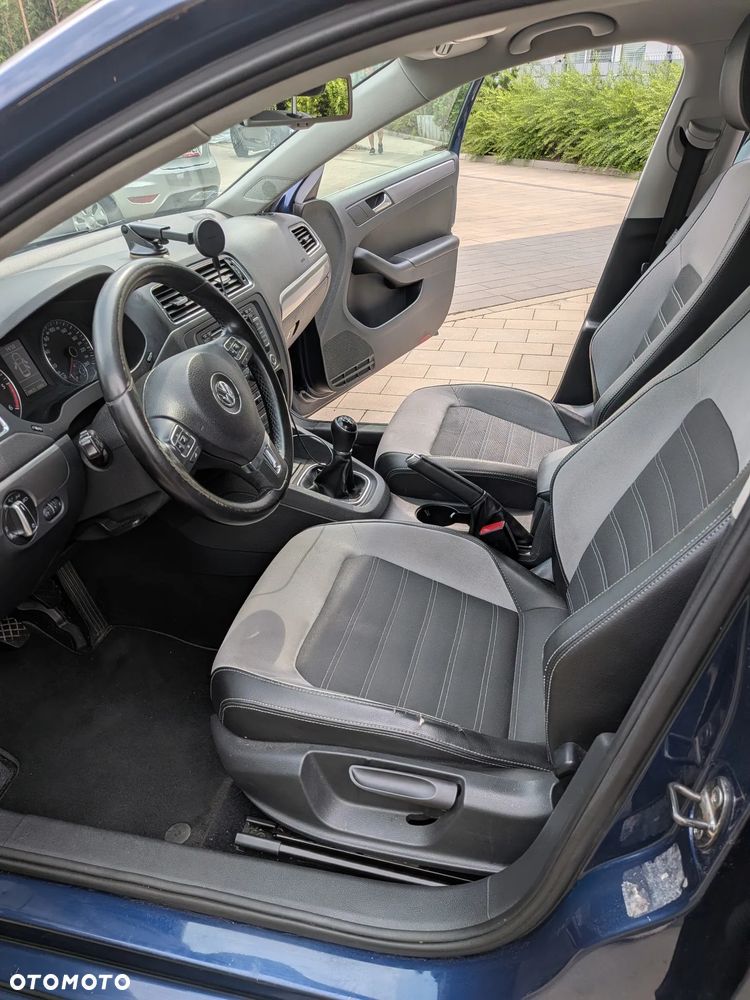 Volkswagen Jetta 2.0 TDI Highline - 7