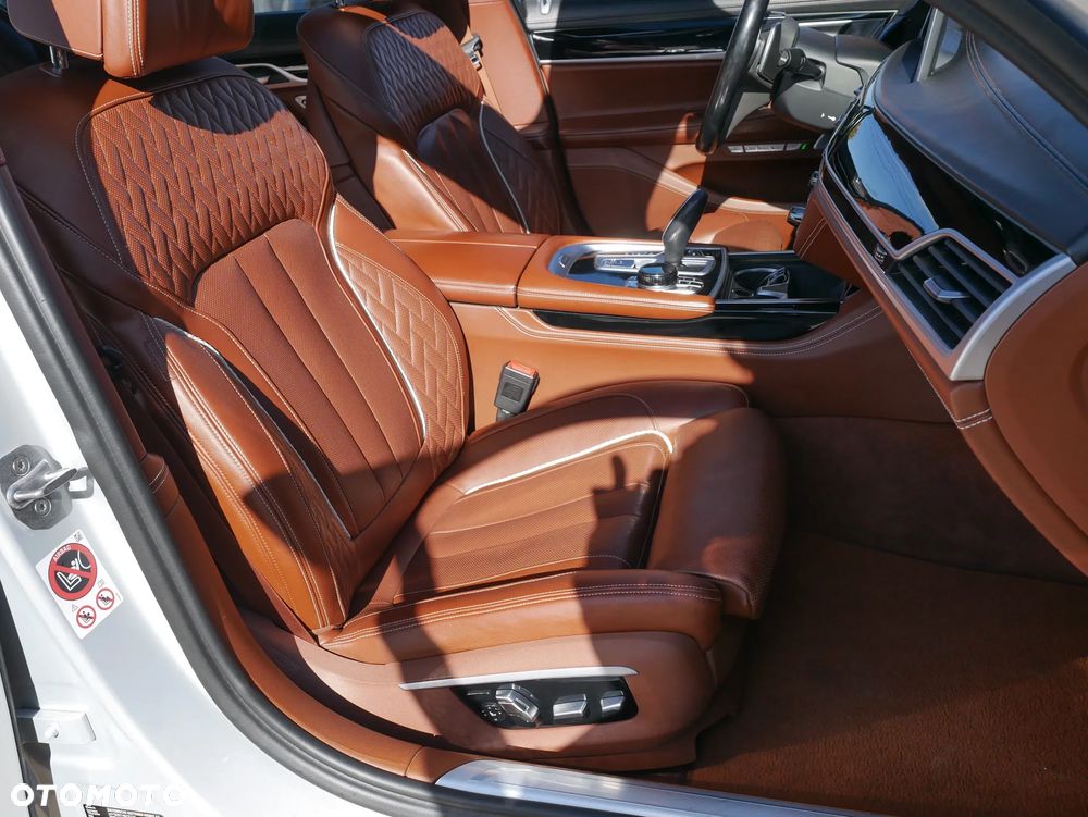 BMW Seria 7 750Ld xDrive - 25
