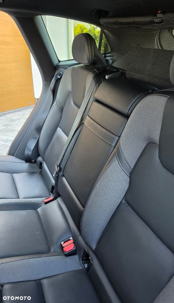 Volvo XC 60 B4 B R-Design - 14