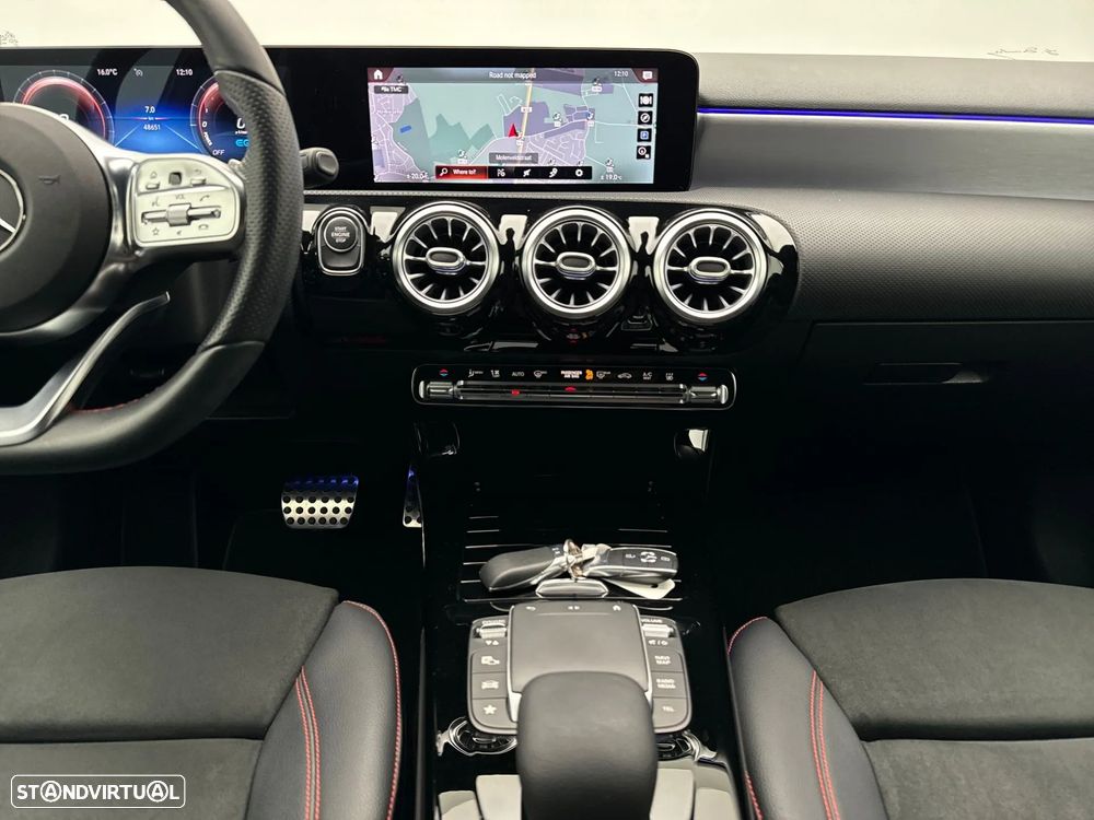 Mercedes-Benz A 250 e AMG Line - 13