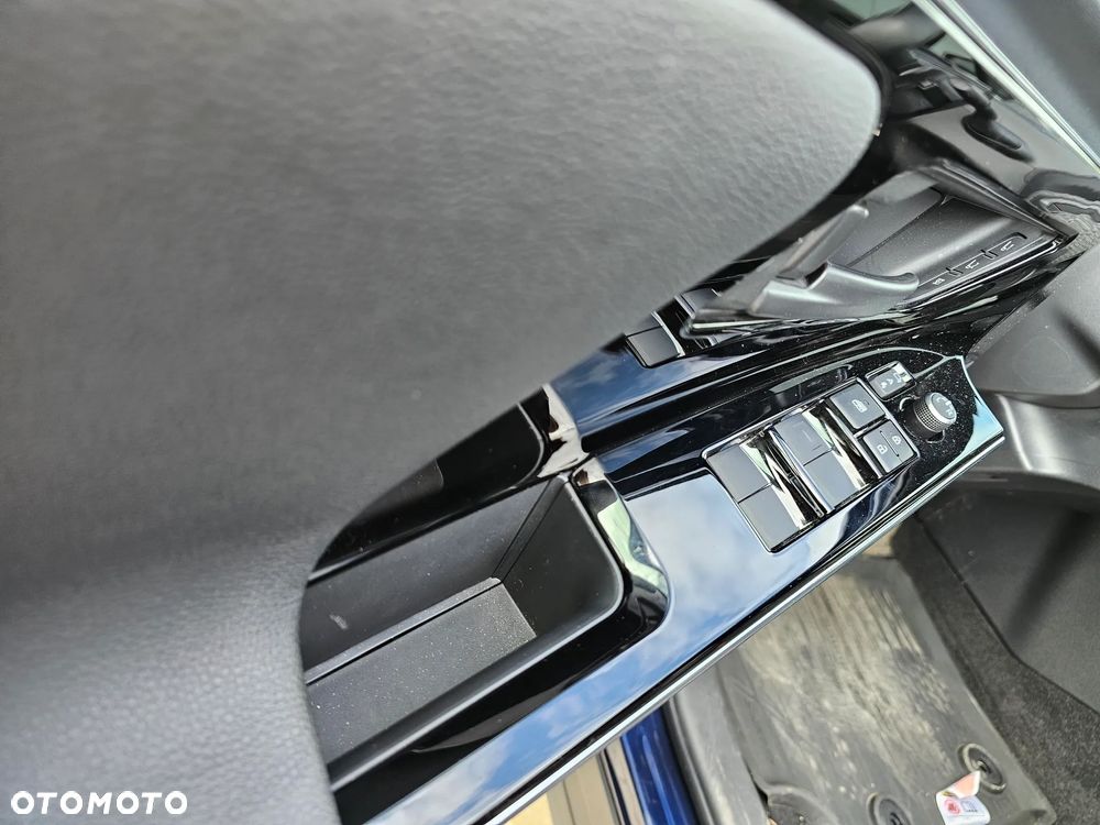 Subaru Solterra 71.4kWh Platinum Plus - 13