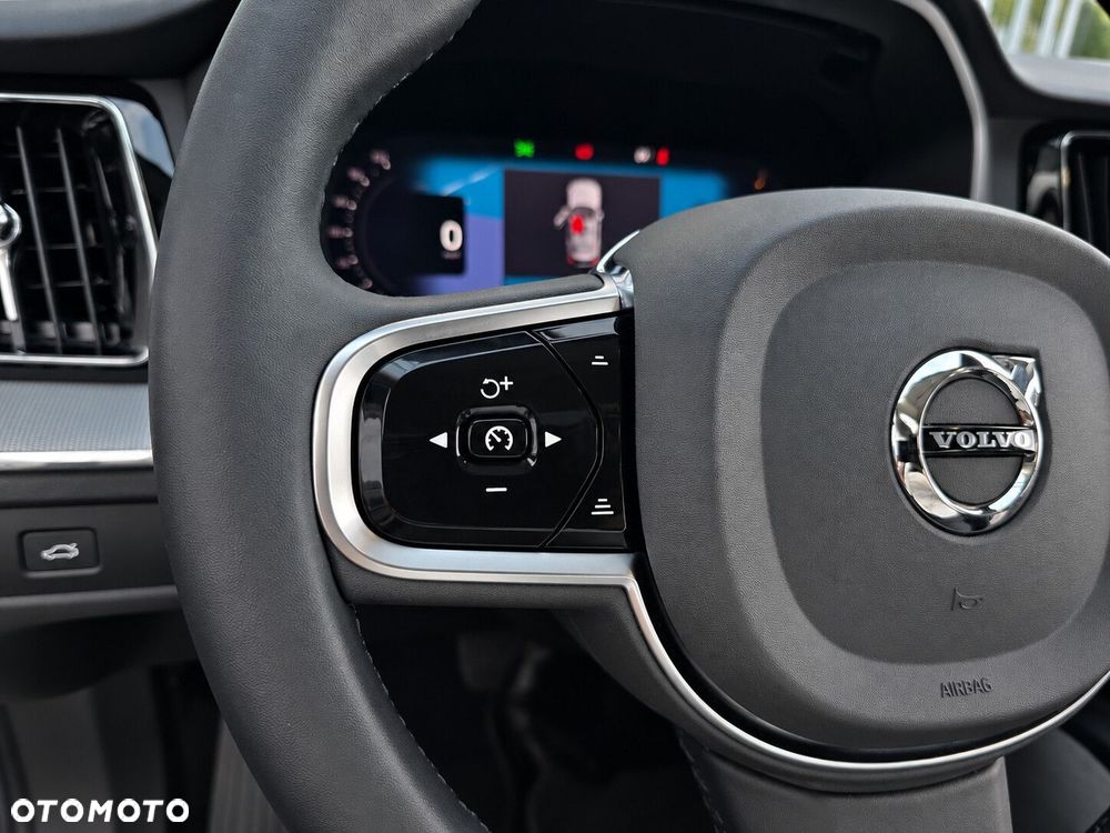 Volvo XC 60 B4 D Plus Dark - 26
