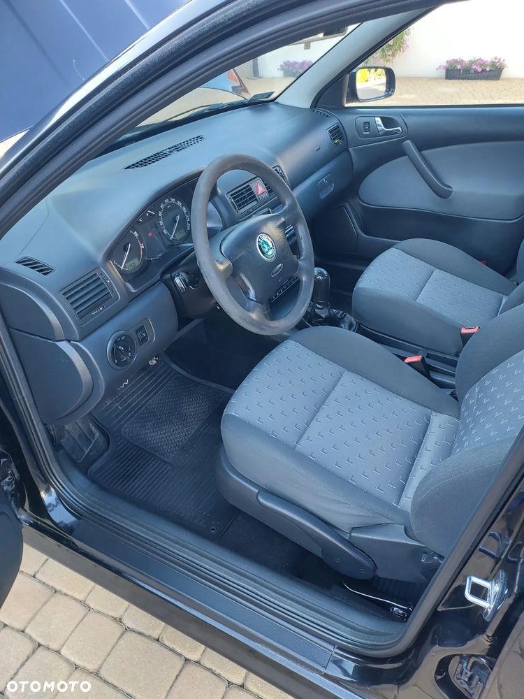 Skoda Octavia 1.6 Tour - 19