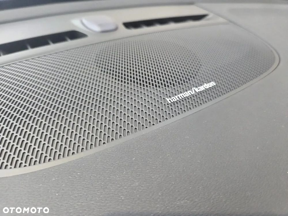 Volvo XC 40 B4 Plus Black Edition - 18