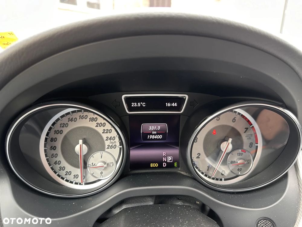 Mercedes-Benz GLA 200 7G-DCT - 13