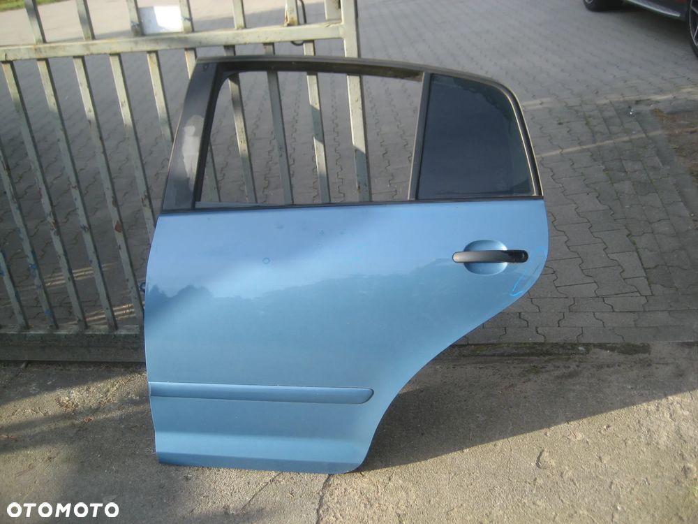 vw golf 5 plus 6 plus drzwi tył lewe kod LA5S