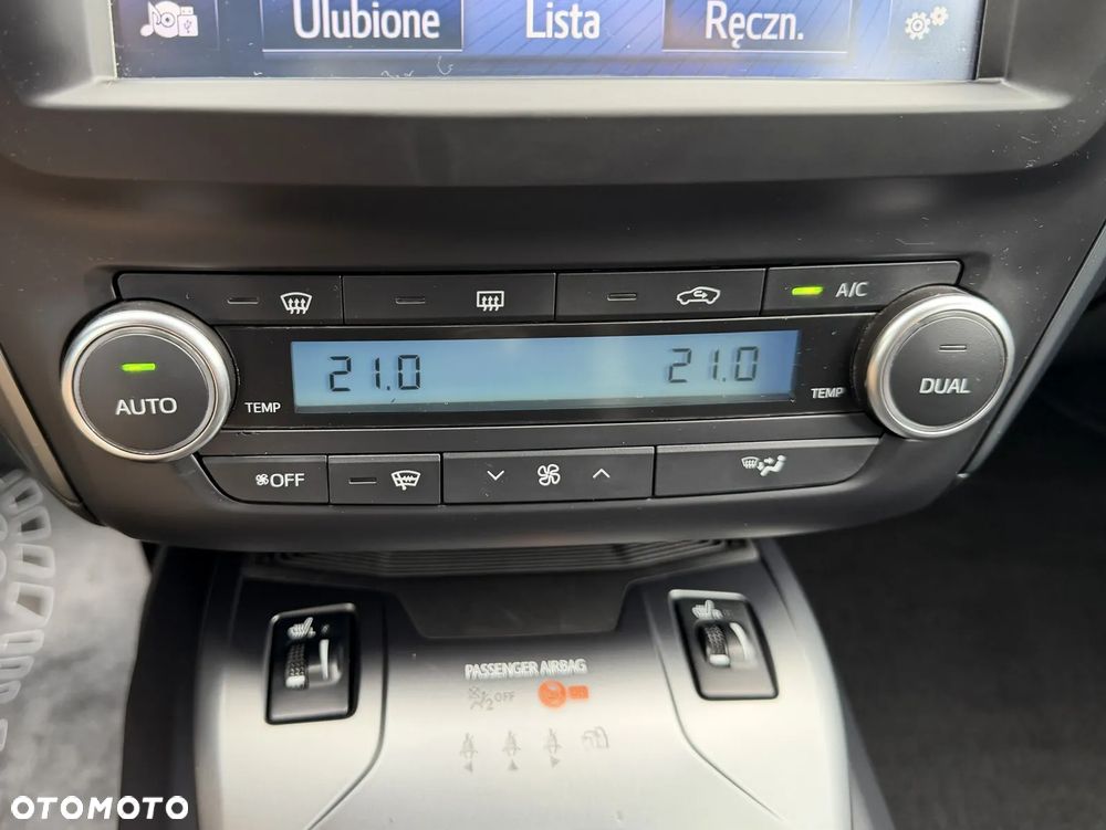 Toyota Avensis 1.8 Premium - 11