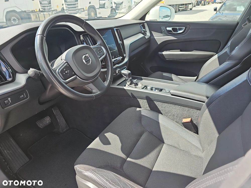 Volvo XC 60 T4 Momentum Pro - 10