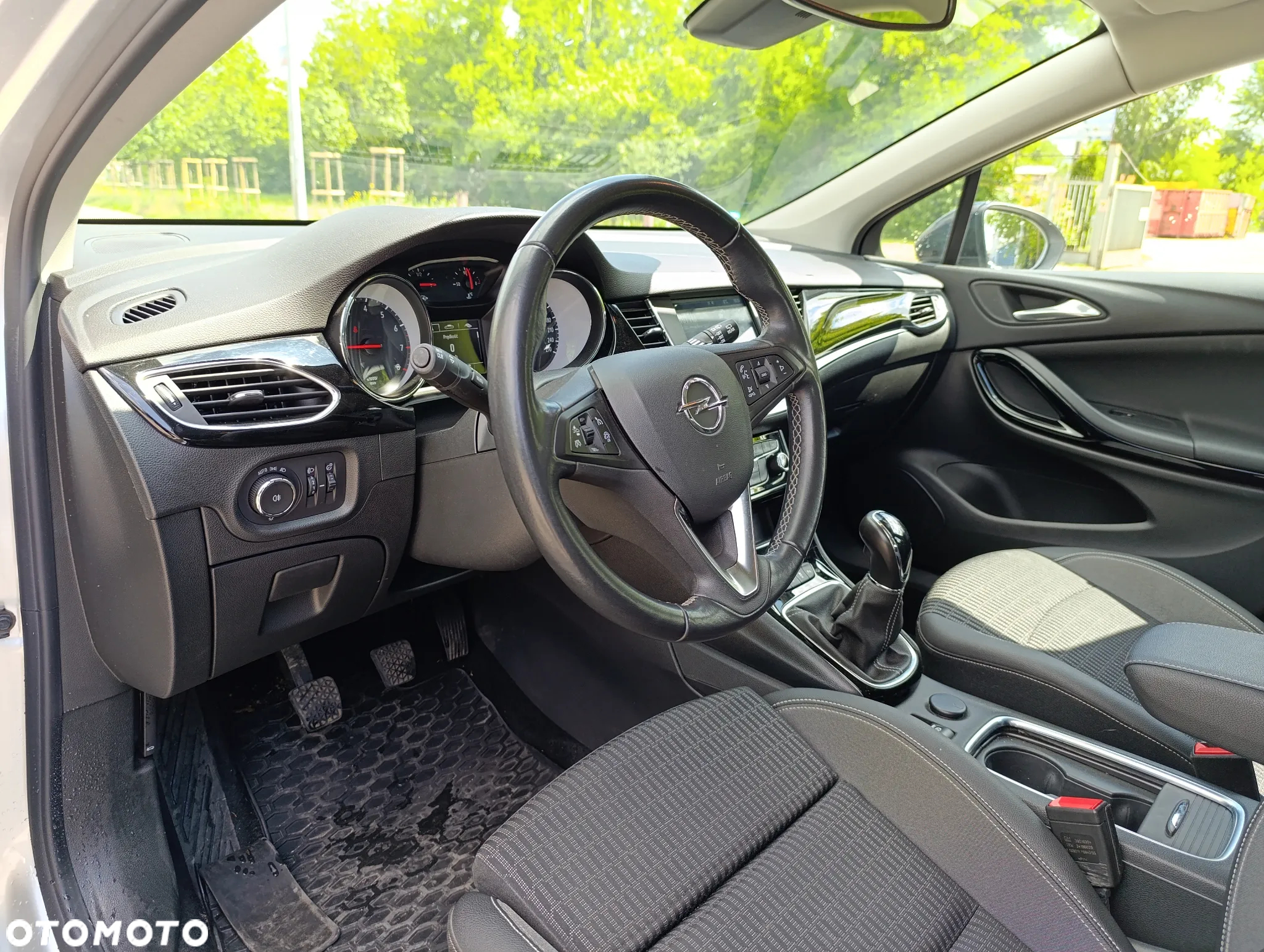 Opel Astra V 1.2 T Elegance S&S - 9
