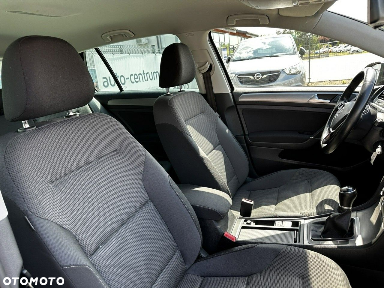 Volkswagen Golf VII 1.6 TDI BMT Comfortline - 13