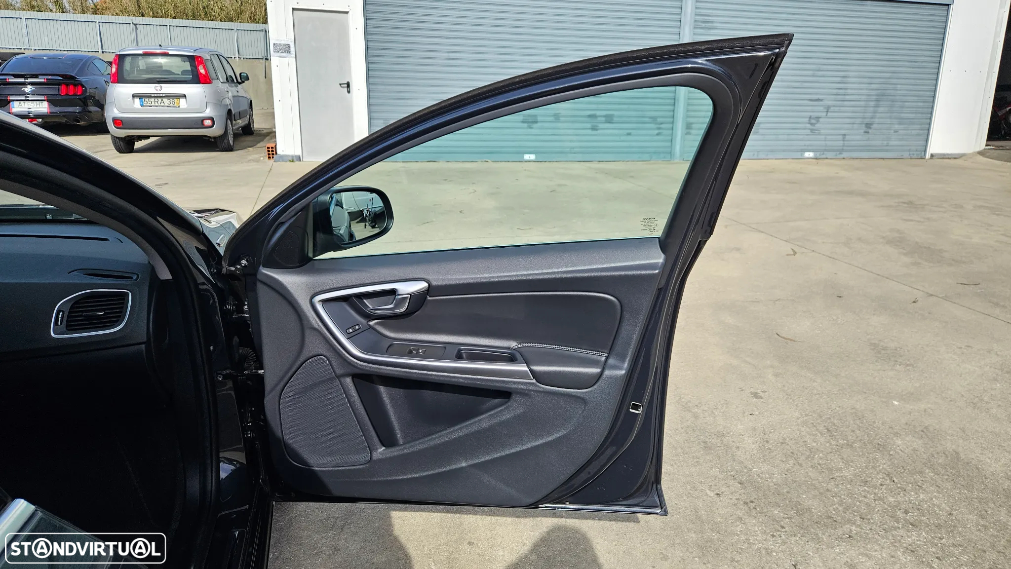 Volvo V60 2.4 D6 Momentum AWD Phev - 29
