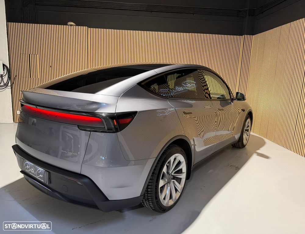 Tesla Model Y Long Range Dual Motor AWD - 24