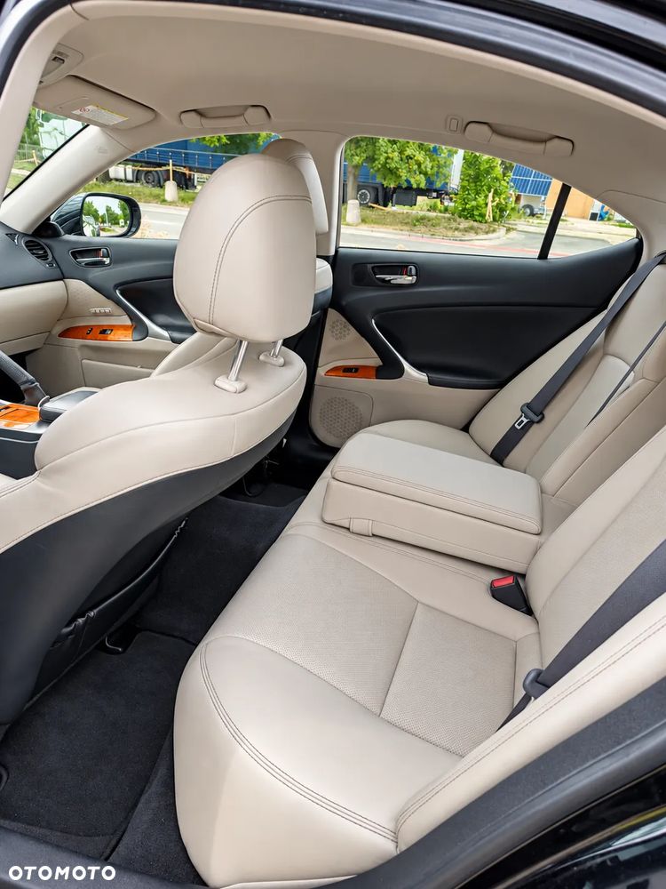 Lexus IS 220 D Prestige - 14