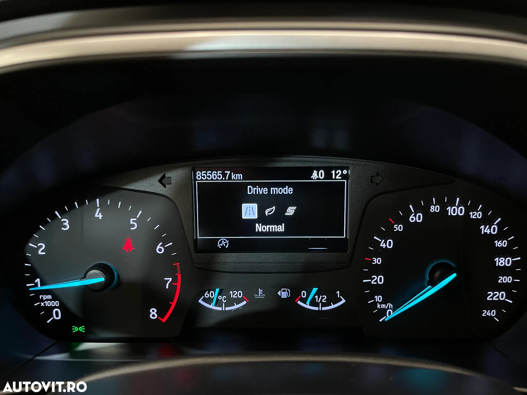 Ford Focus 1.0 EcoBoost Trend Edition - 25