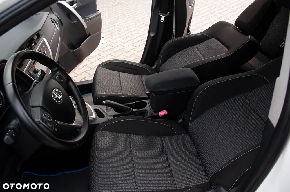 Toyota Auris 1.8 HSD Prestige NAVI - 18