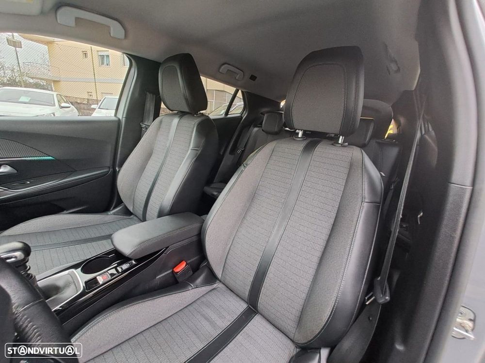 Peugeot 2008 1.2 PureTech Allure - 12