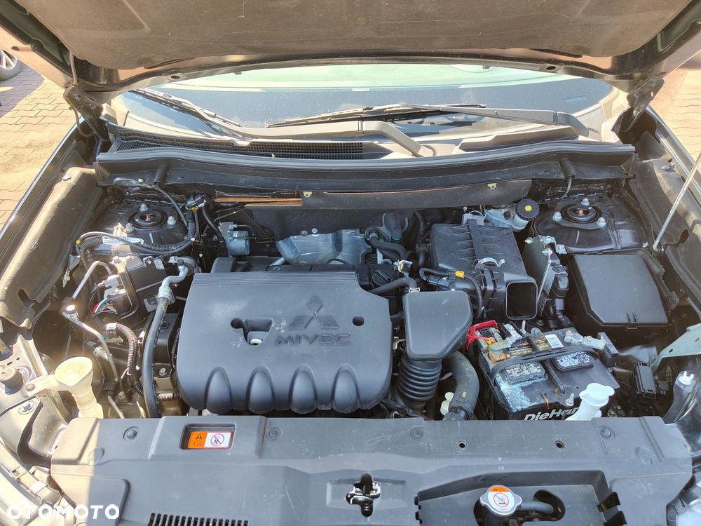Mitsubishi Outlander - 16
