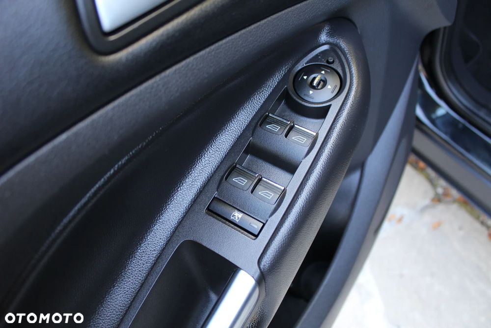 Ford Kuga - 25