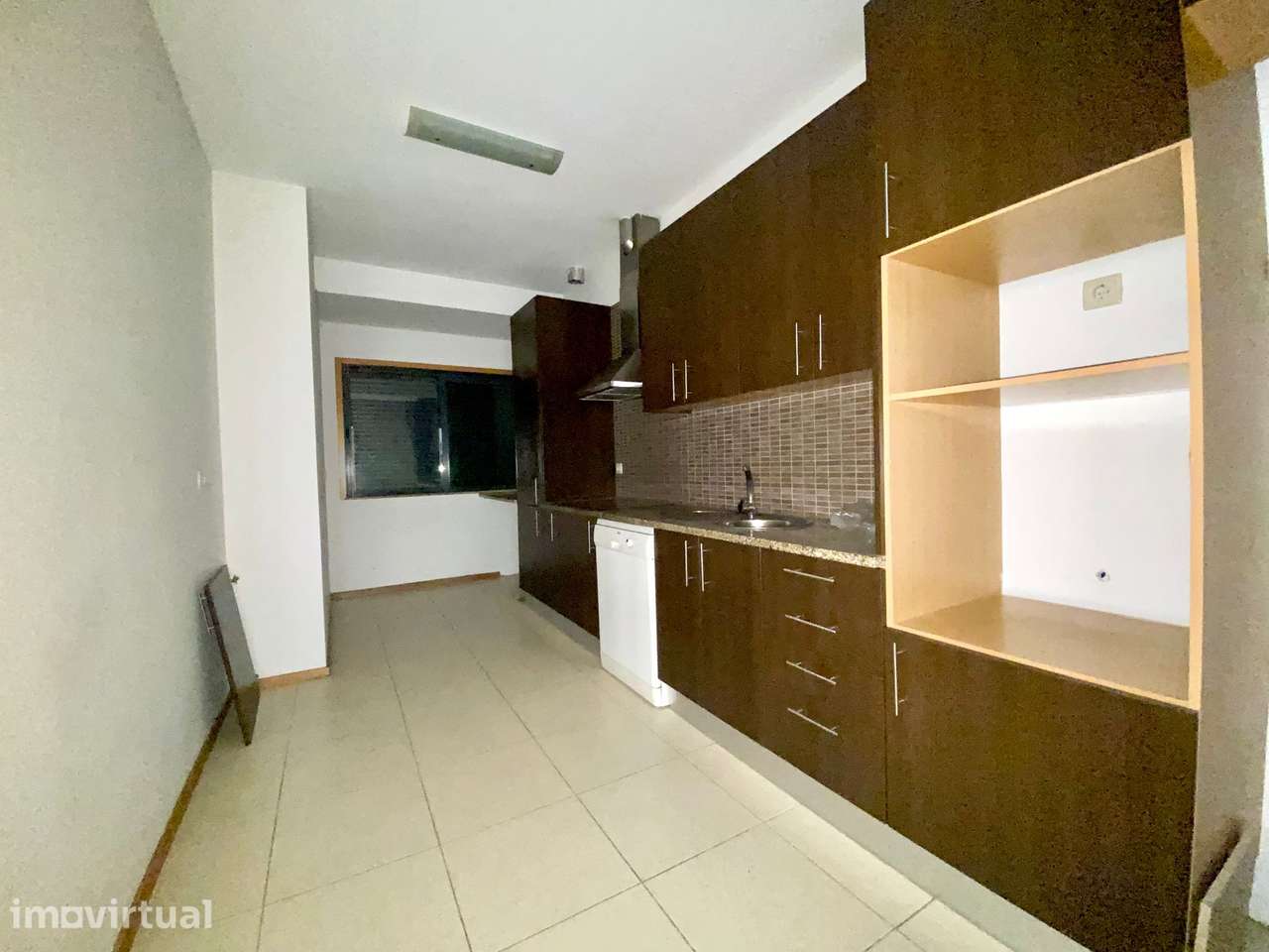 Apartamento T2 com varanda e garagem à venda - Grande imagem: 2/4