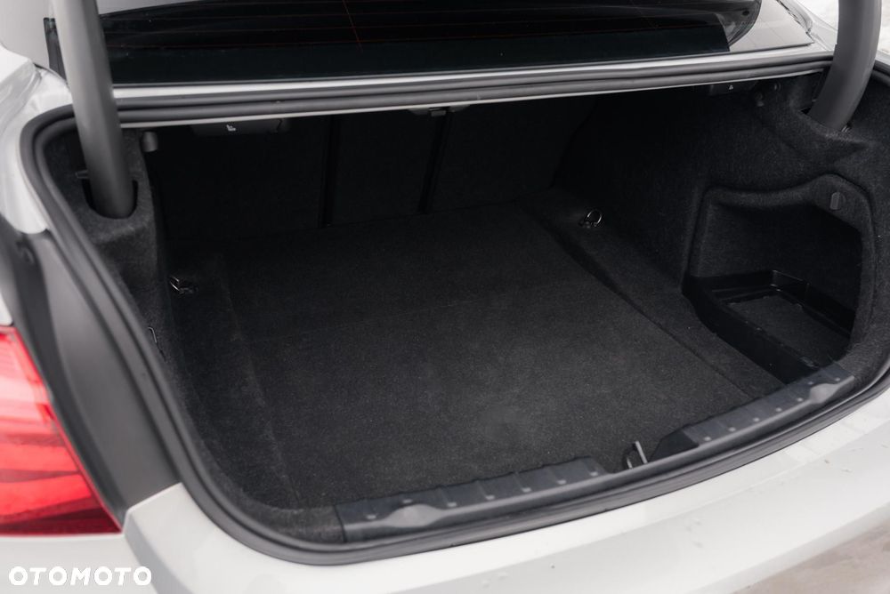 BMW Seria 3 320d xDrive M Sport Shadow sport - 31