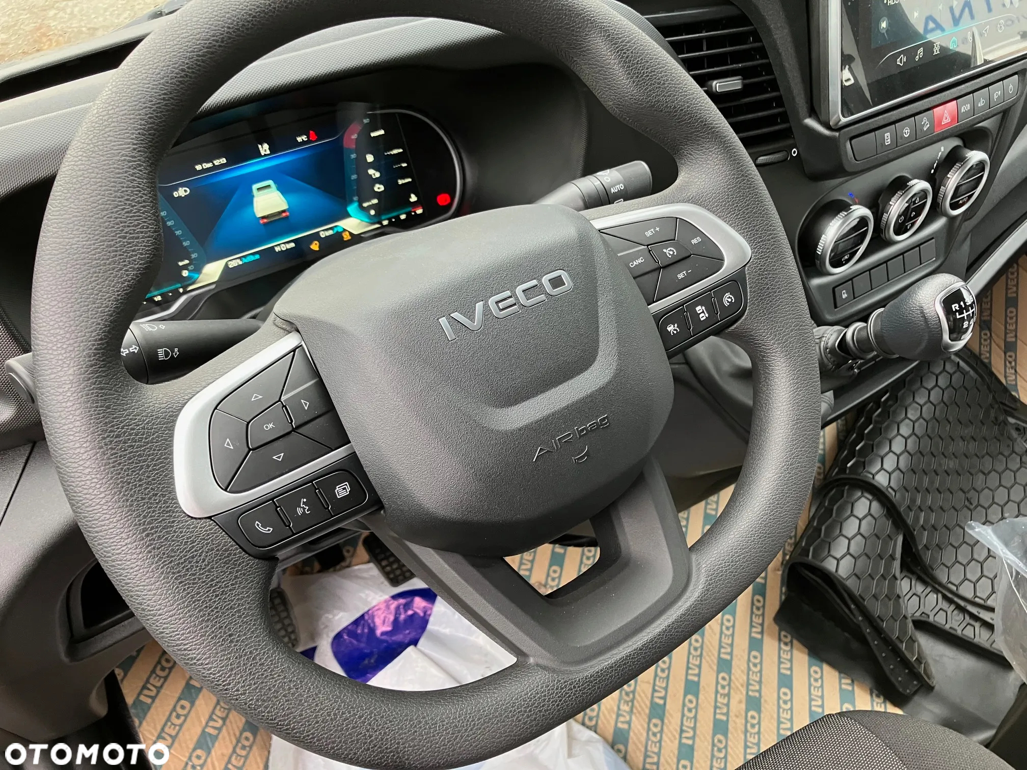Iveco 3.0 Daily 35C18 kontener winda hak 25r Navi - 15