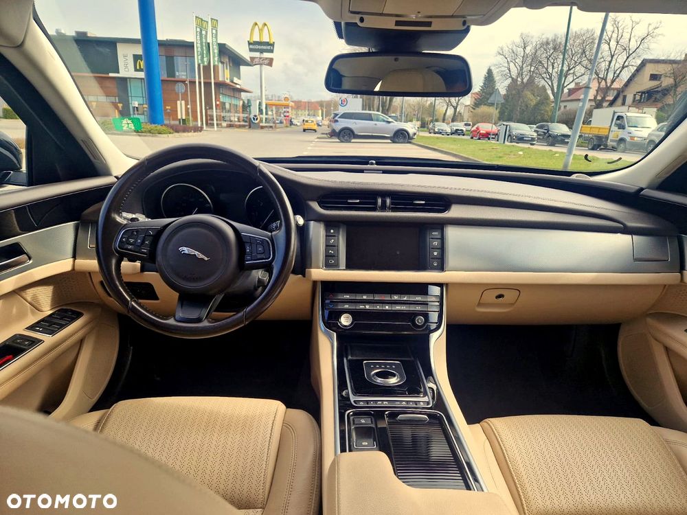 Jaguar XF 3.0 TDV6 Portfolio - 15