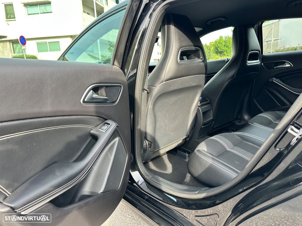Mercedes-Benz A 180 d AMG Line - 31