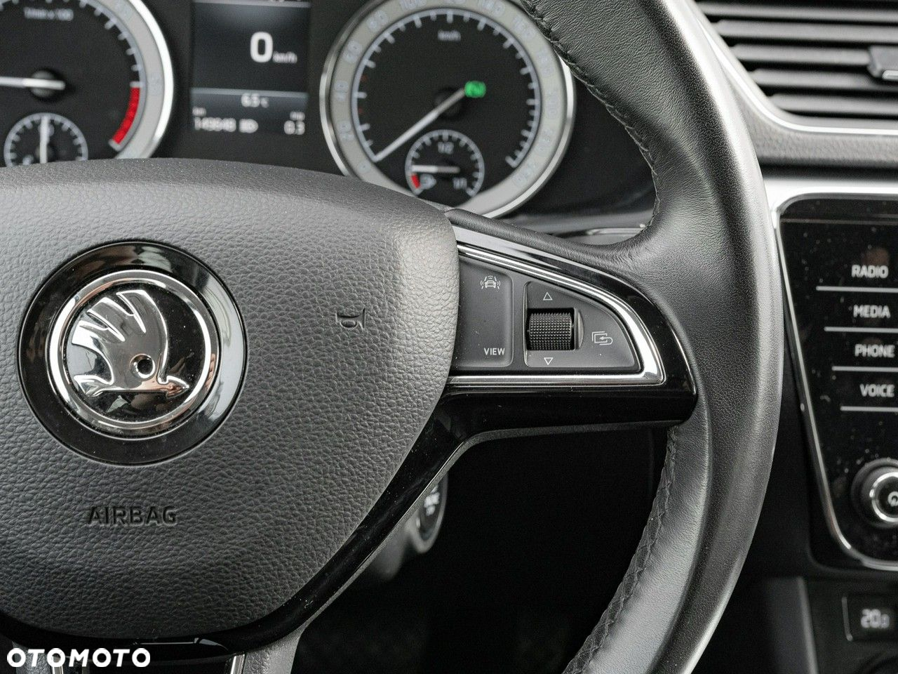 Skoda Superb 2.0 TDI Ambition DSG - 18