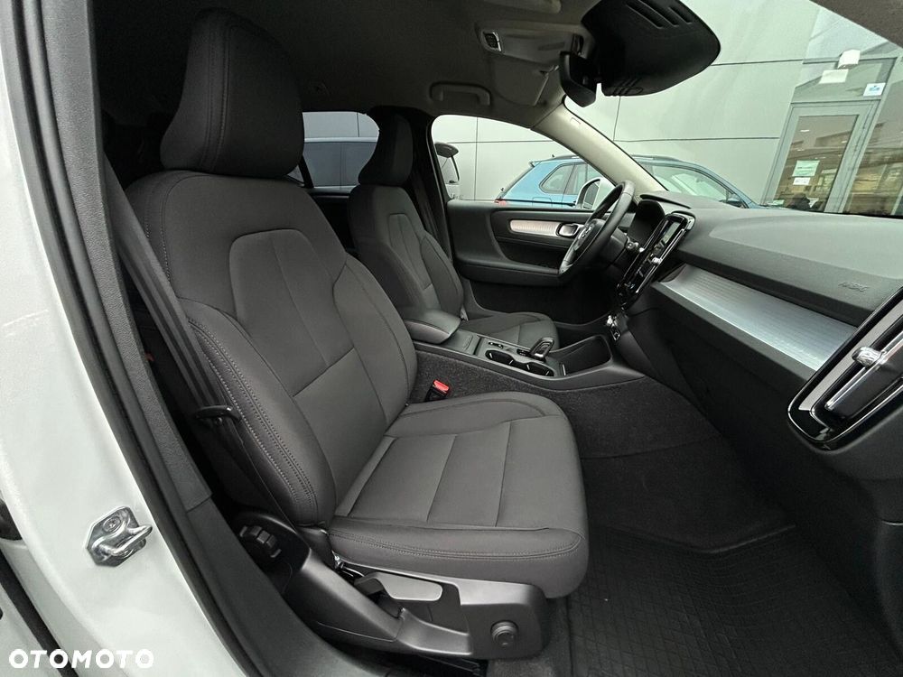 Volvo XC 40 T3 Momentum Pro - 17