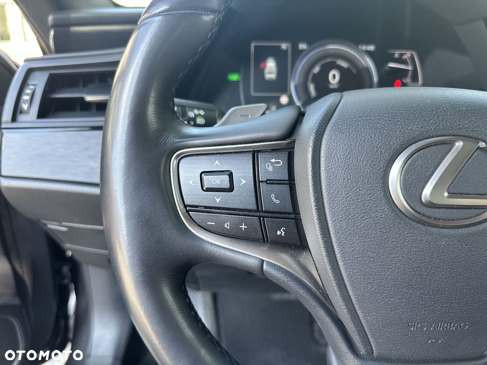 Lexus ES 300h Business Edition - 16