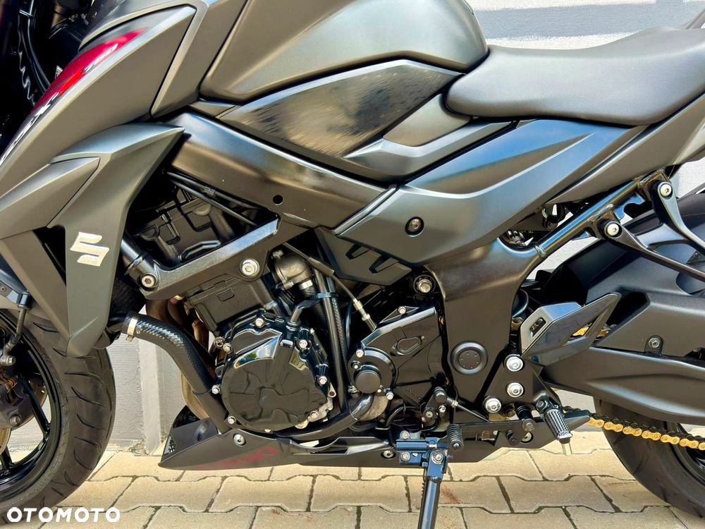 Suzuki GSX - 10