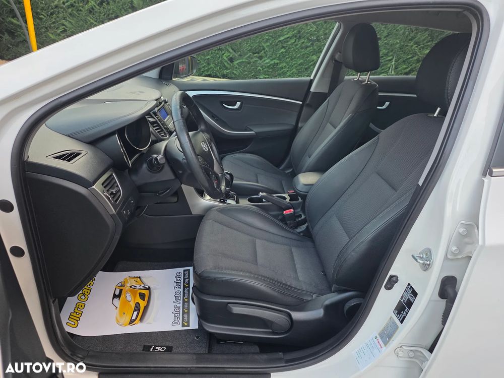 Hyundai i30 1.6 CRDI Automatik Style - 13