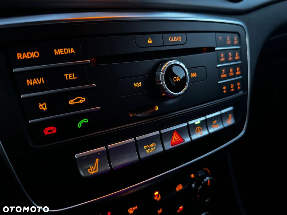 Mercedes-Benz CLA 200 7G-DCT AMG Line - 25