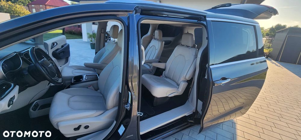 Chrysler Pacifica - 7