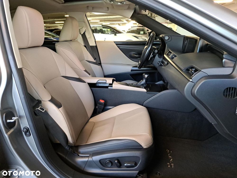 Lexus ES 300h Business Edition - 9