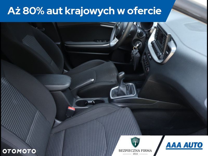 Kia Ceed - 10