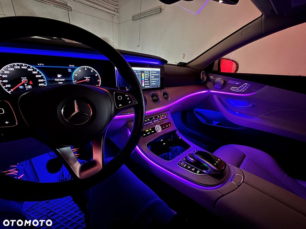 Mercedes-Benz Klasa E 400 4-Matic 9G-TRONIC - 27