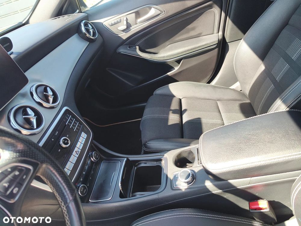 Mercedes-Benz GLA 200 7G-DCT AMG Line - 14