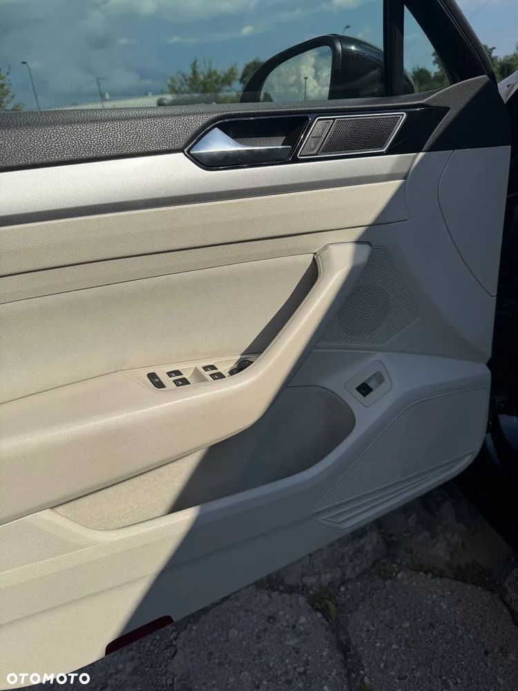 Volkswagen Passat Variant 2.0 TDI SCR DSG Business - 17