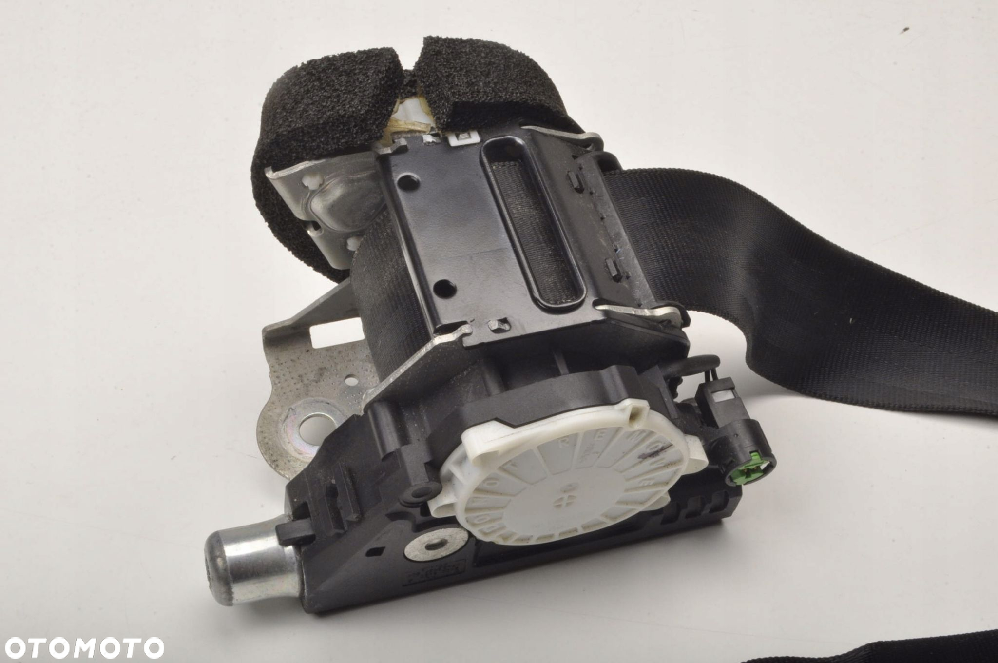 VOLVO S60 II V60 PAS BEZPIECZEŃSTWA ŚRODKOWY  TYŁ TYLNY LIFT 39822961 - 2