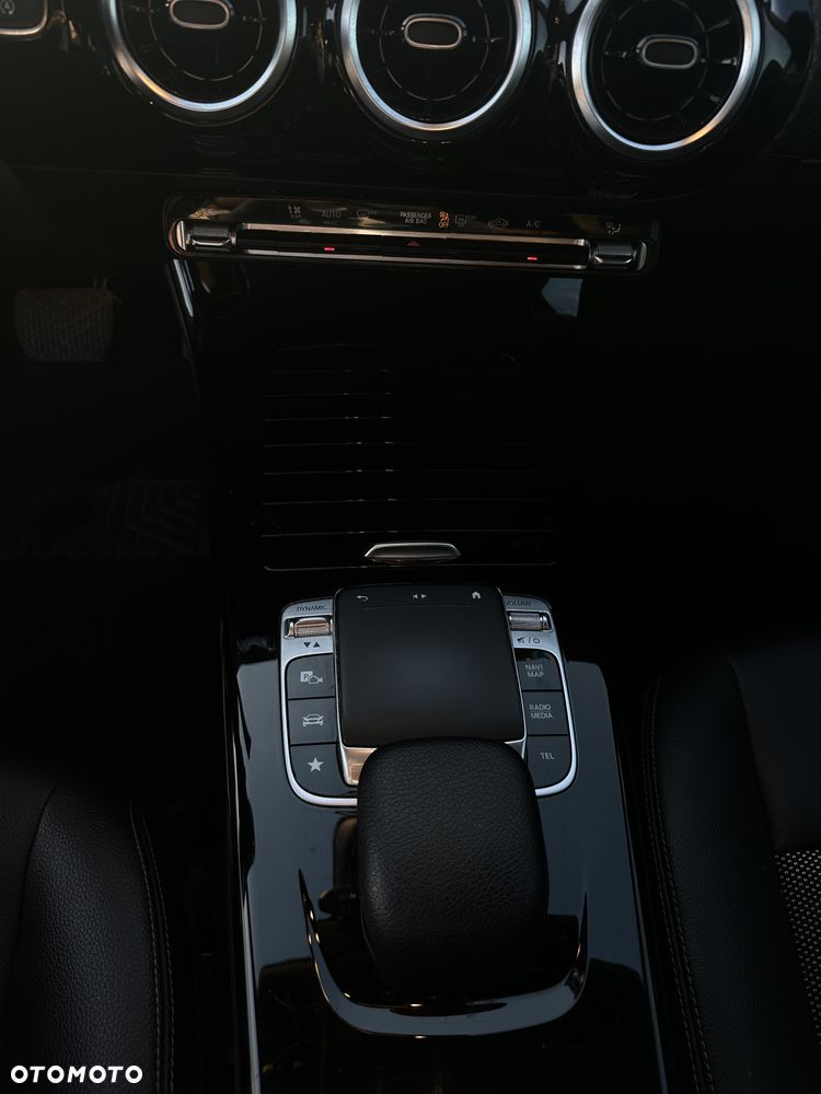 Mercedes-Benz CLA 180 7G-DCT AMG Line - 22